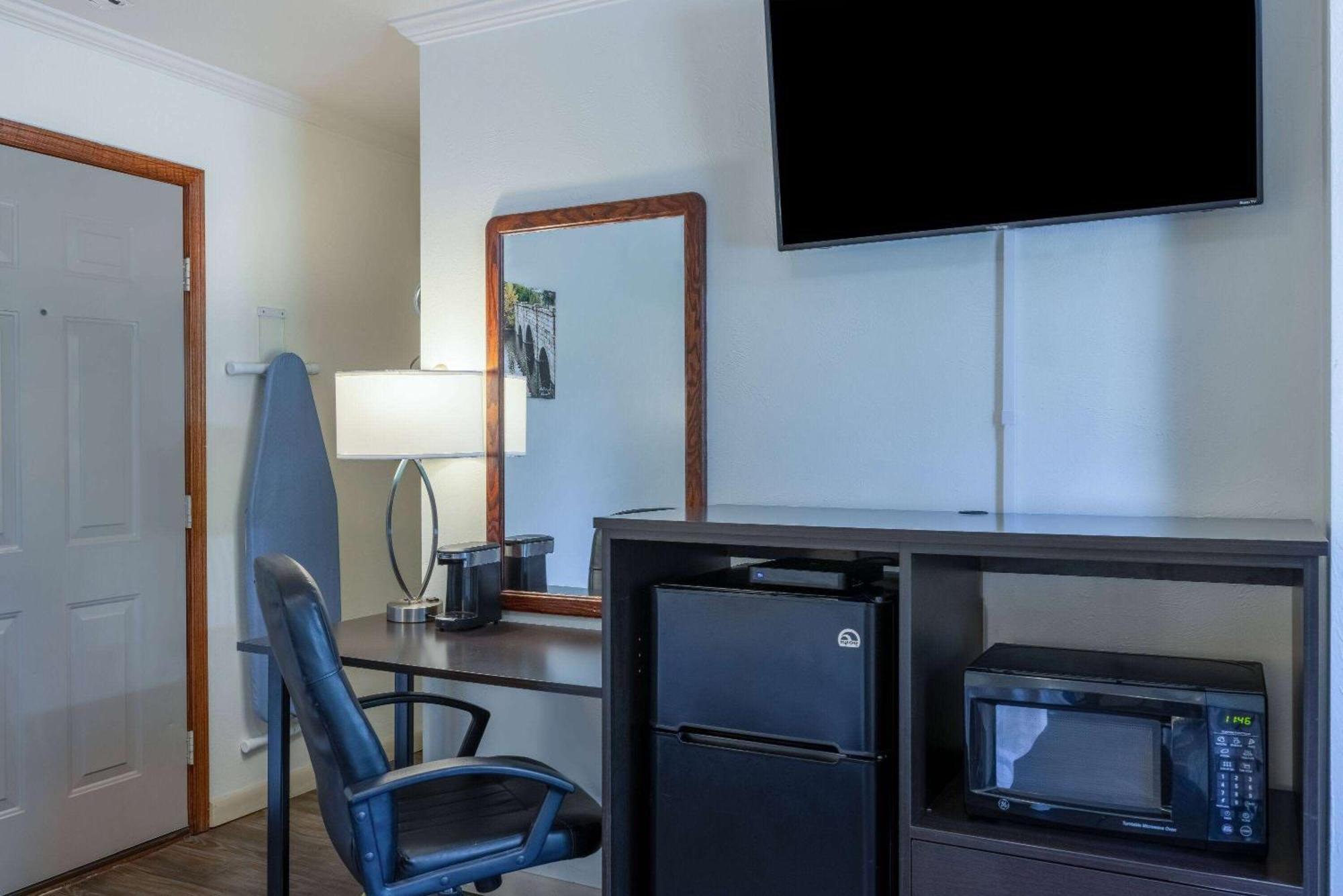 Travelodge By Wyndham ליווינגסטון מראה חיצוני תמונה