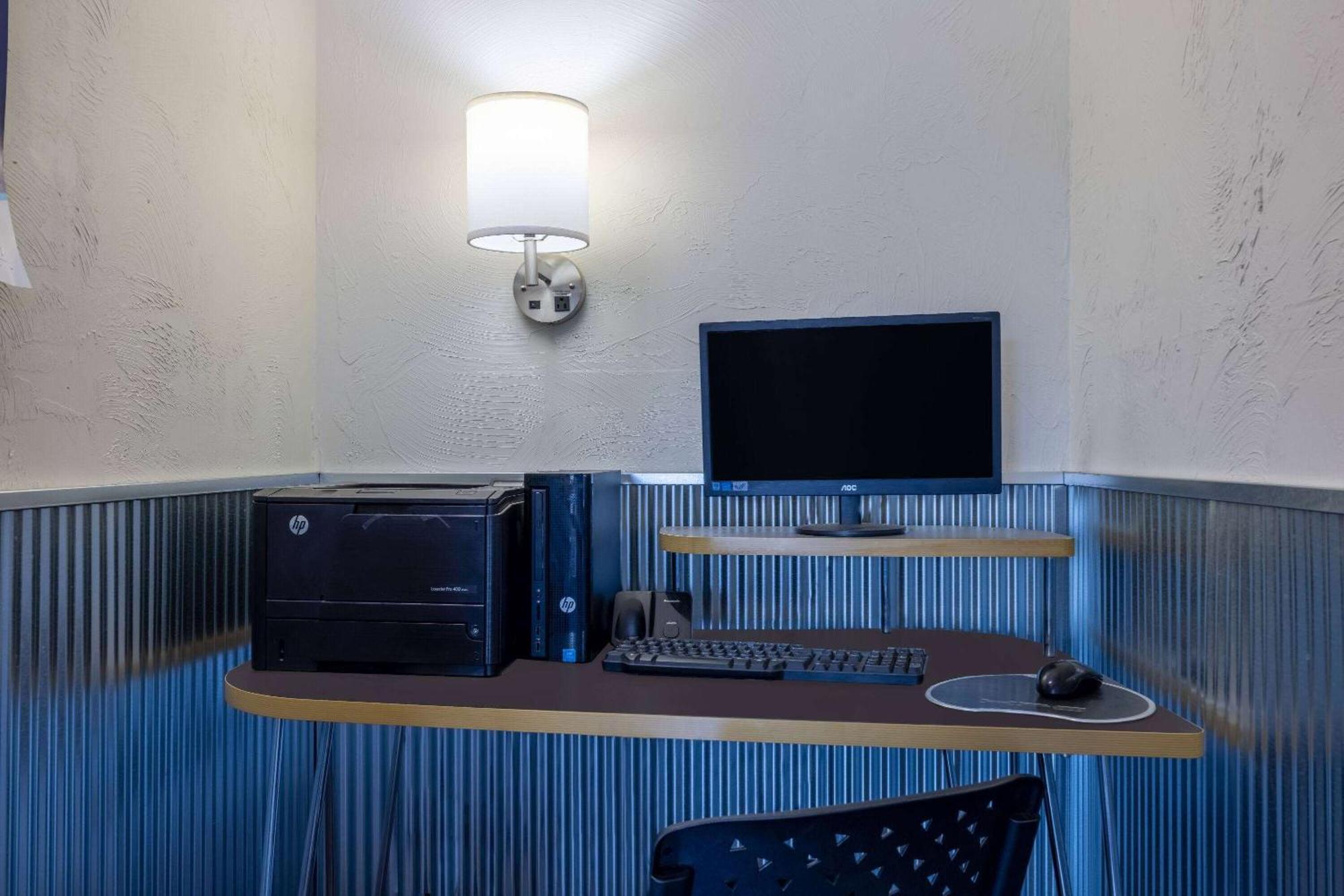 Travelodge By Wyndham ליווינגסטון מראה חיצוני תמונה